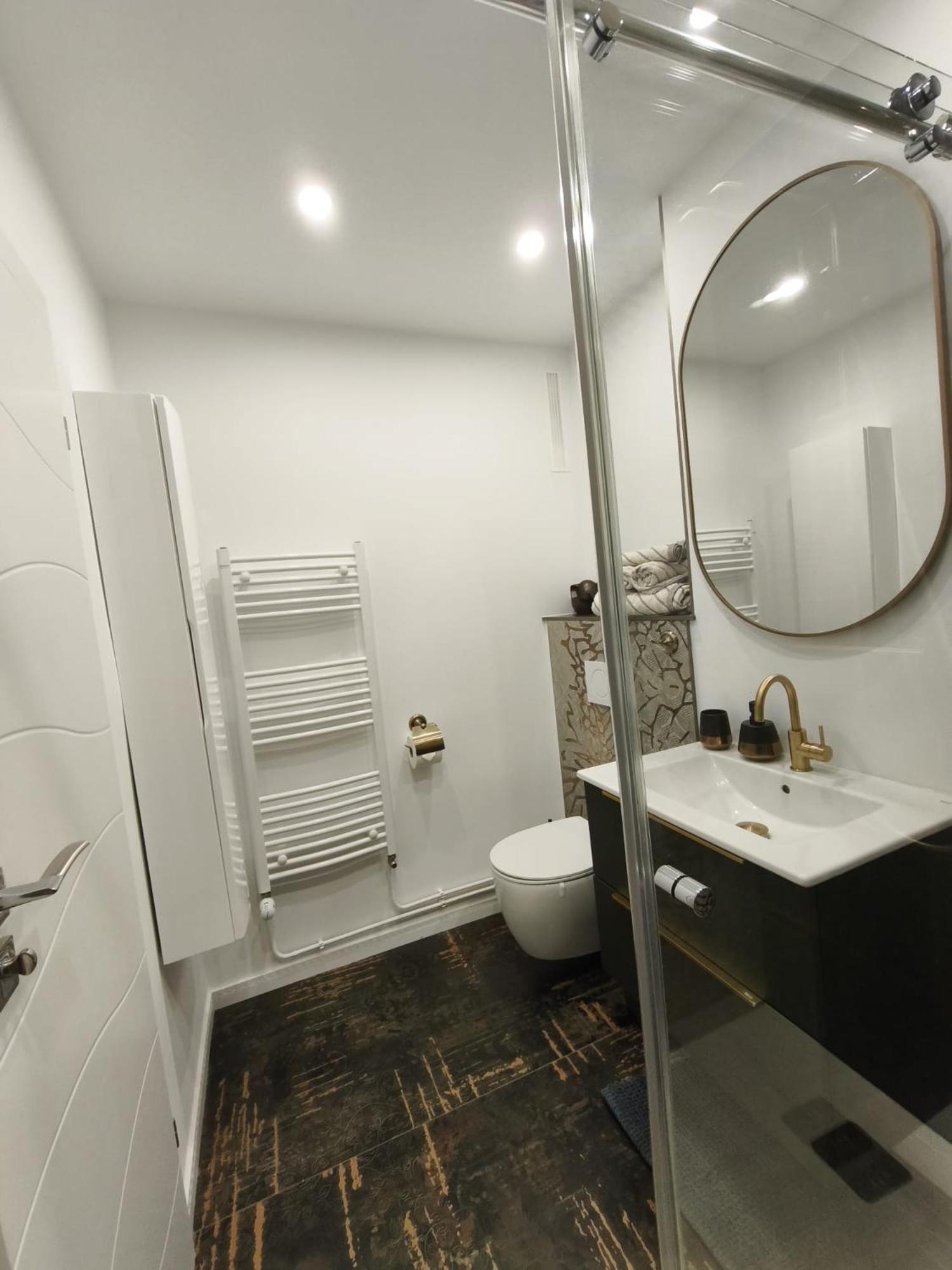 Studio Lux, Elegant & Confortabil Μπρασόβ Εξωτερικό φωτογραφία