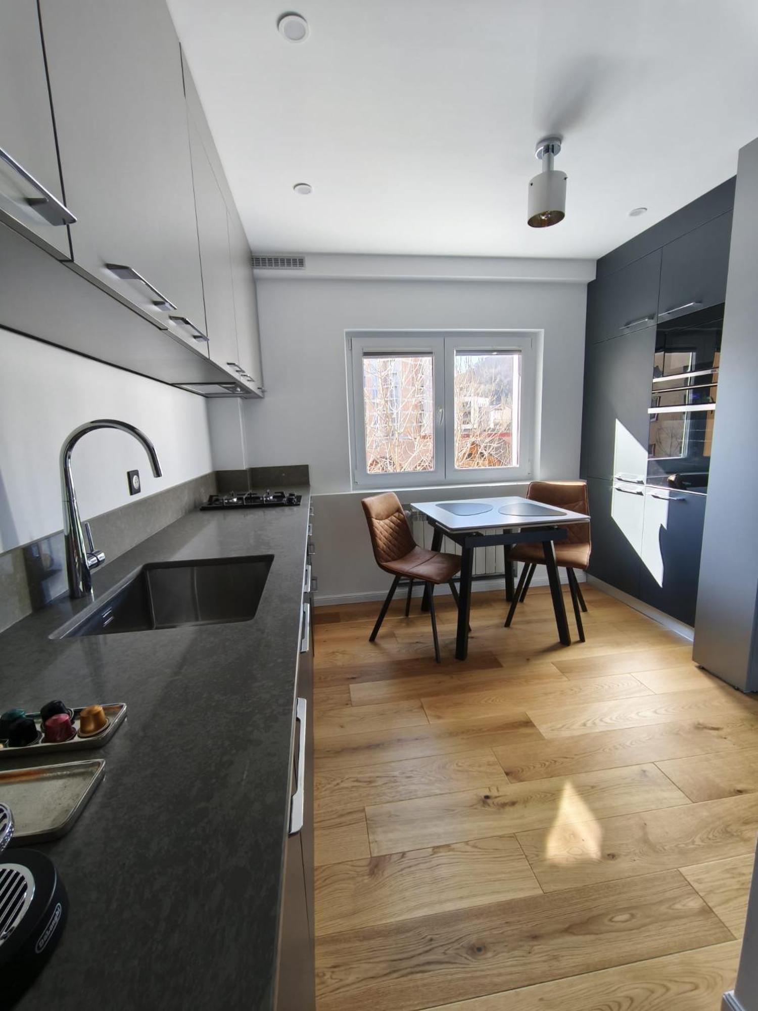 Studio Lux, Elegant & Confortabil Μπρασόβ Εξωτερικό φωτογραφία